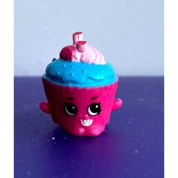 Shopkins Season 5 #5-111 Cupcake Chic Charm Pink Version - Picture 1 of 2